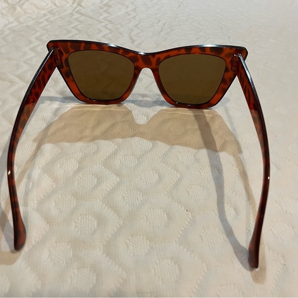 Cheetah Print Cat Eye Sunnies Women’s Sun Glasses Glamorous One Size Summer - Picture 4 of 4